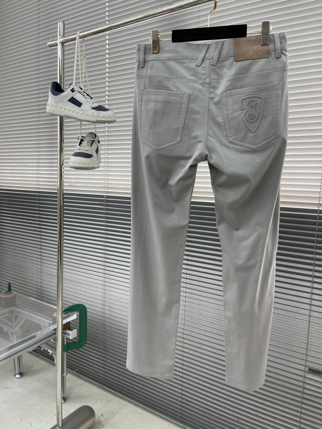 Fashion Update: BBR Prime Jeans, Leather Cards, Cowboy Luxe, Logo Models. - 图片 3