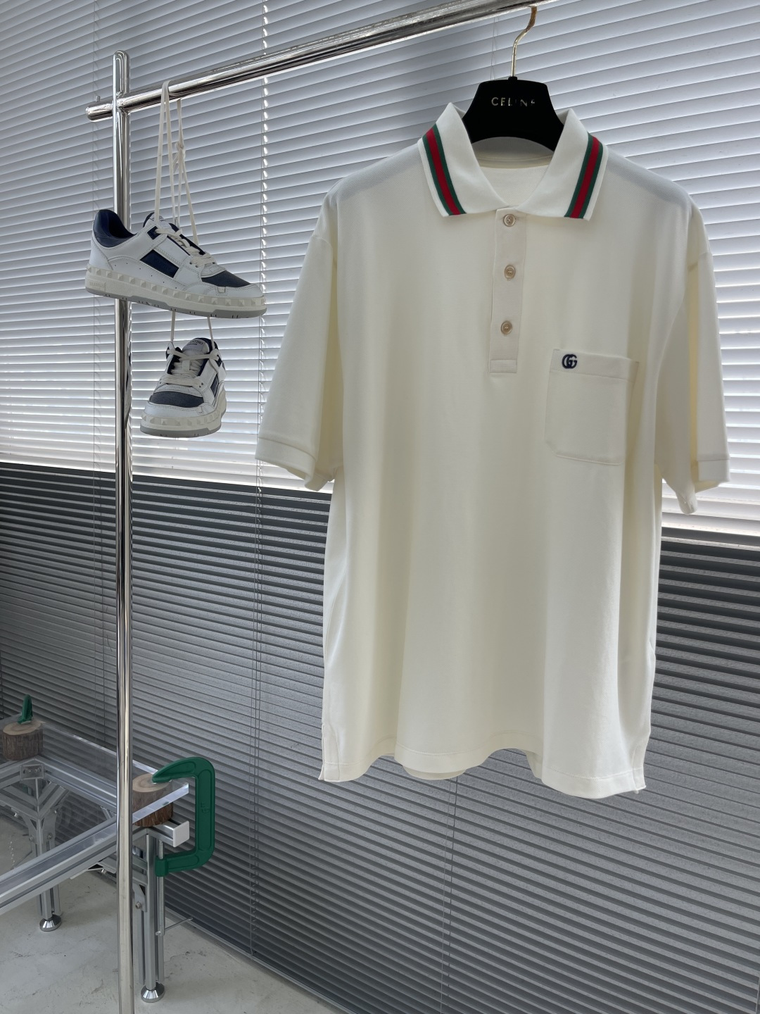 NO:130629,-GUCC 25 Spring and Summer New Polo Shirt This modern style Polo shirt is a portrayal of Gucci's long-standing heritage. The left chest interlocking double G embroidered pocket design. Classic webbing elements contrasting collar and cuffs are cleverly reflected, woven collar, sleeves, plackets, side slits, brand classic image is about to emerge. The original fabric is available for double mercerized large eyeball flooring cotton, extremely luxurious materials, comfortable and soft texture! S-XL, gucci, alexander wang19860909-GUCC 25春夏新款 Polo衫 这款现代风格的Polo衫是Gucci悠久传承的写照.左胸互扣式双G刺绣口袋设计 经典织带元素撞色衣领和袖口巧妙映衬,编织衣领 衣袖 门襟 侧面开叉 品牌经典形象呼之欲出.面料原版客供双丝光大眼珠地棉,极致奢华用料,质感舒适柔软! 码数S-XL,,gucci,alexander wang,Men's clothing