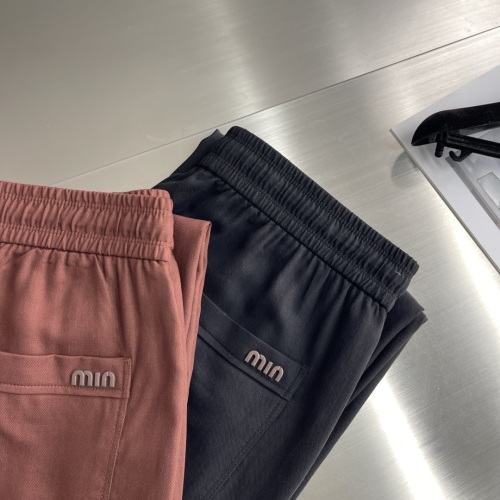 Miu Miu 2025 Spring/Summer Light Pants with Wide-Leg, Straight-Leg Fit 1 Miu Miu 2025 Spring/Summer Light Pants with Wide-Leg, Straight-Leg Fit
