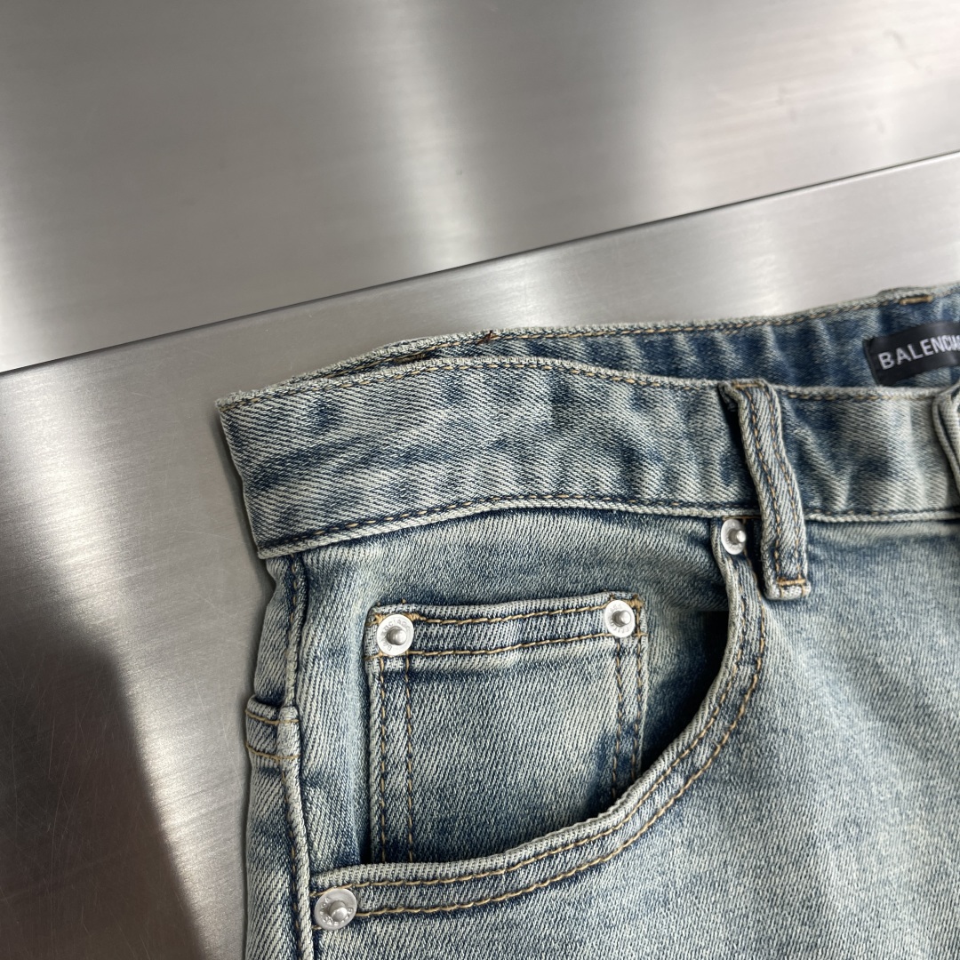 Balenciaga Relaxed Fit Jeans - Super Comfortable, Washed Denim 5 cmp i1740650682530 2028 0 1