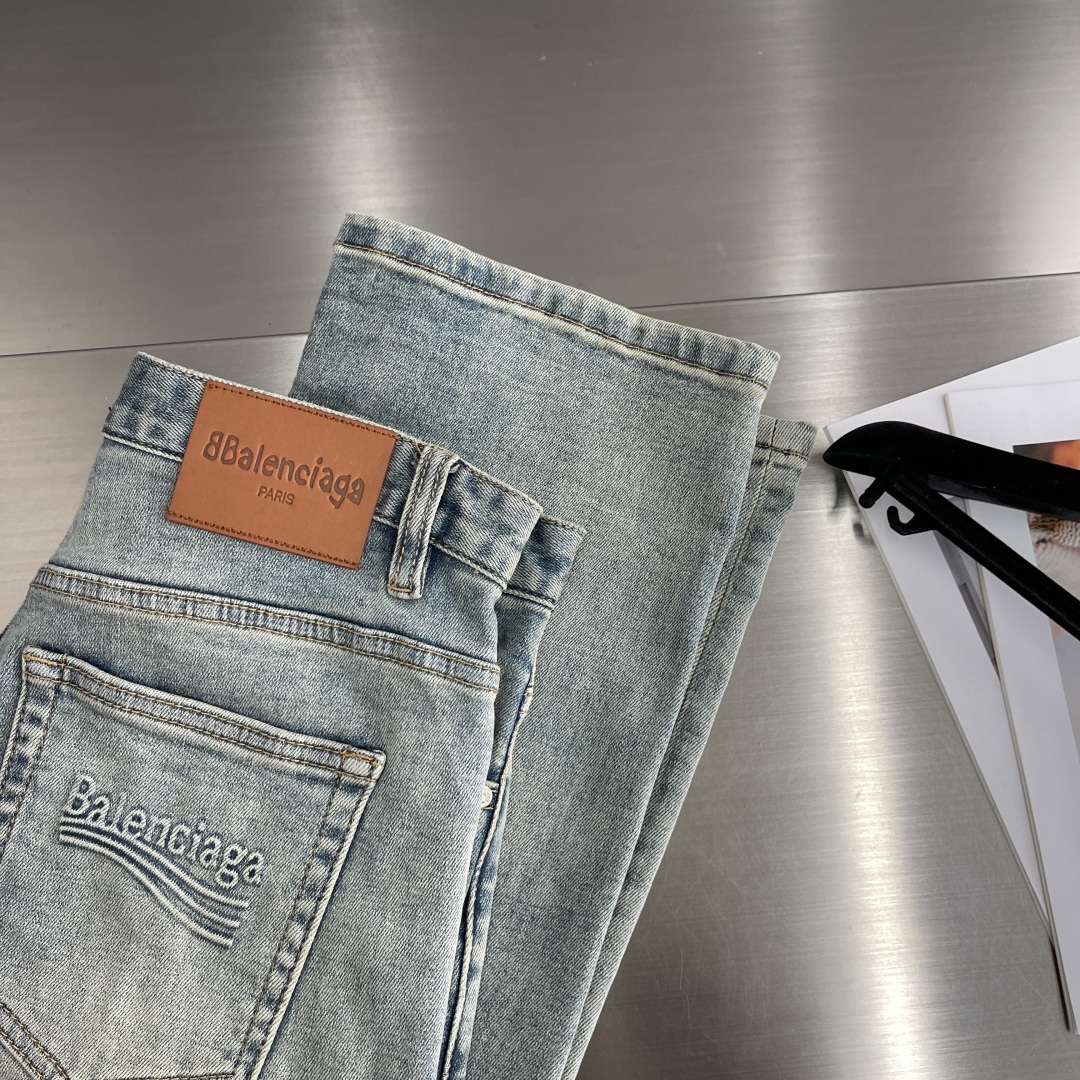 Balenciaga Relaxed Fit Jeans - Super Comfortable, Washed Denim 1 cmp i1740650682533 3663 0 5
