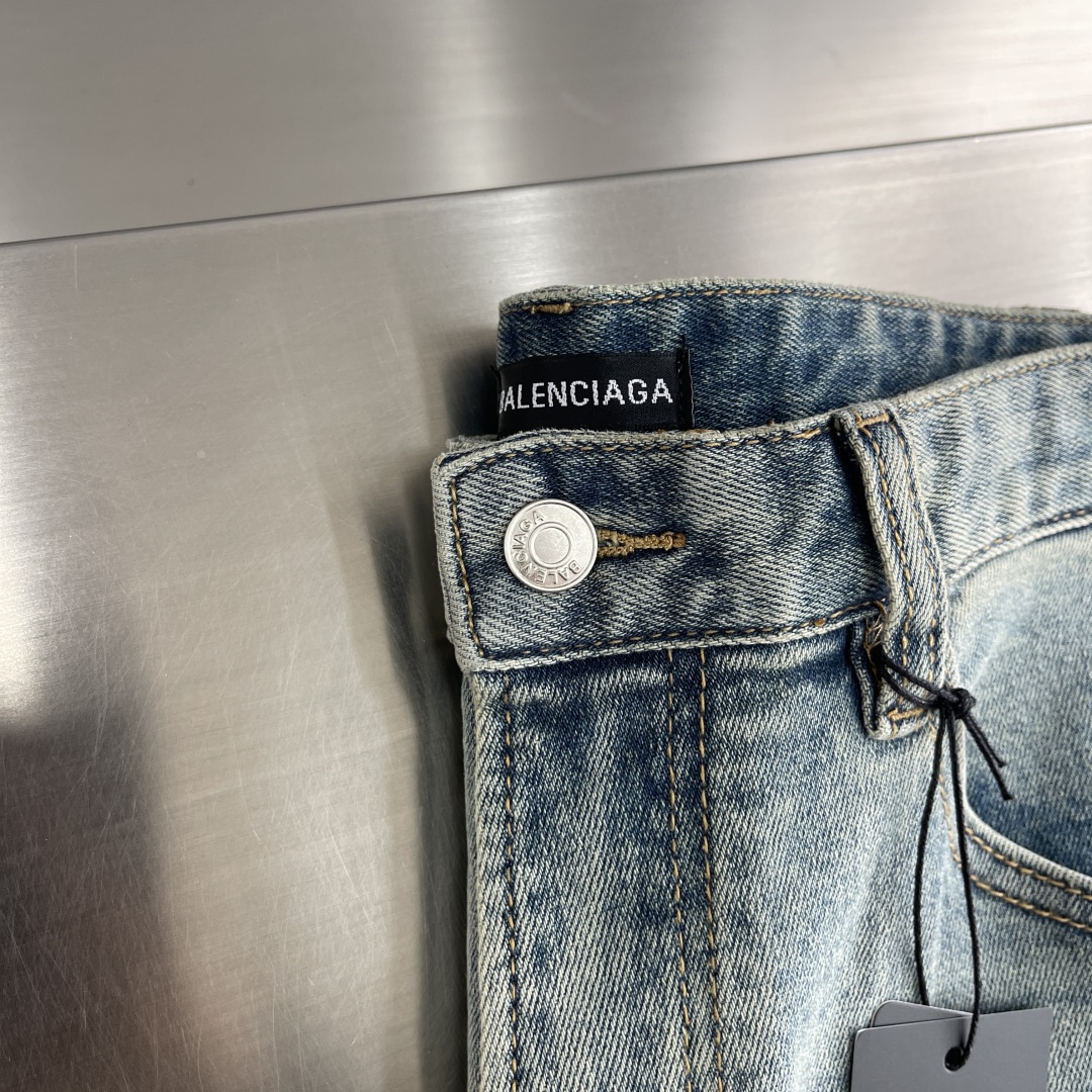 Balenciaga Relaxed Fit Jeans - Super Comfortable, Washed Denim 4 cmp i1740650683555 6178 0 0