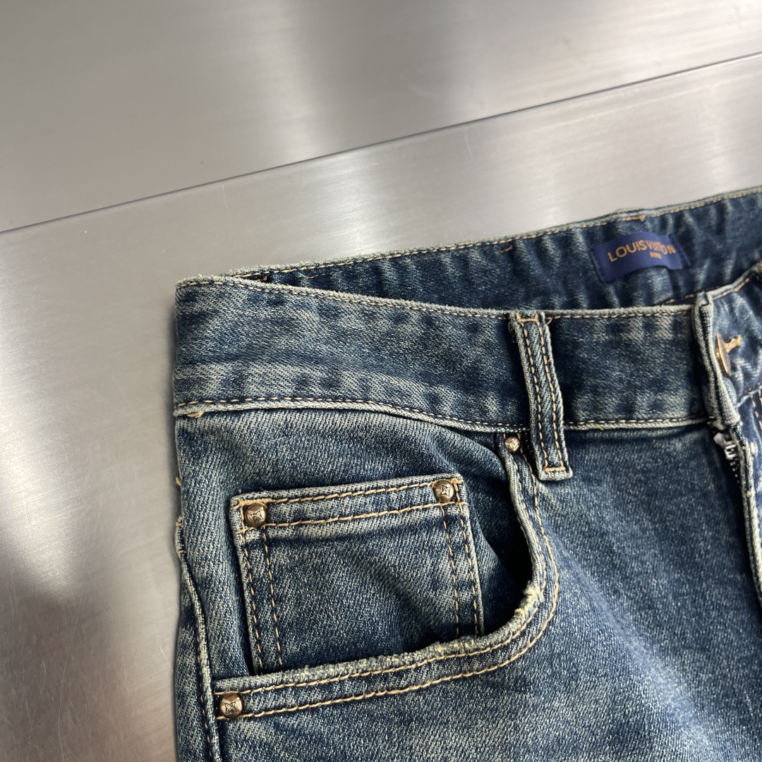 Louis Vuitton 2024FW Men's Casual Jeans - Premium Denim Collection 4 cmp i1740650696881 587 0 1