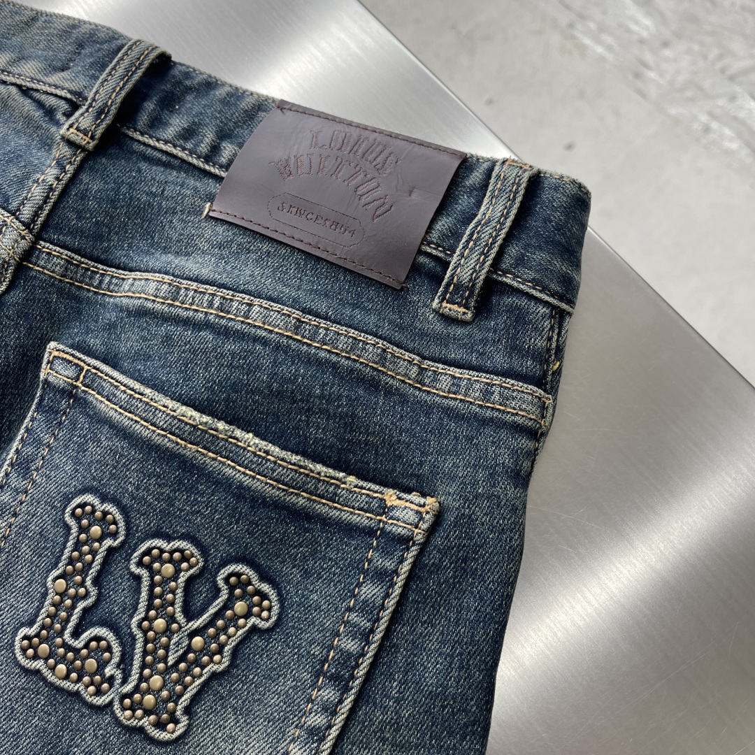 Louis Vuitton 2024FW Men's Casual Jeans - Premium Denim Collection 7 cmp i1740650696884 845 0 4