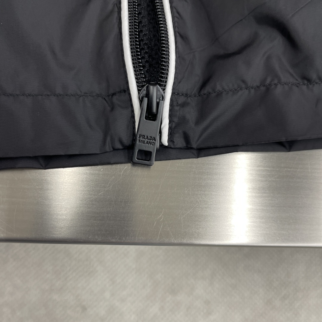 Prada Re-Nylon Hooded Jacket - Lightweight, Versatile, and Stylish 7 cmp i1740993474347 6775 0 3