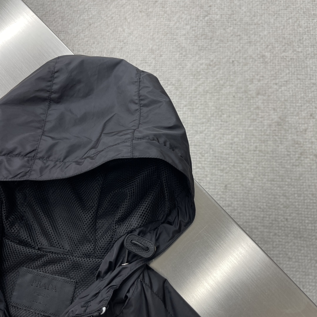 Prada Re-Nylon Hooded Jacket - Lightweight, Versatile, and Stylish 3 cmp i1740993474347 7562 0 0