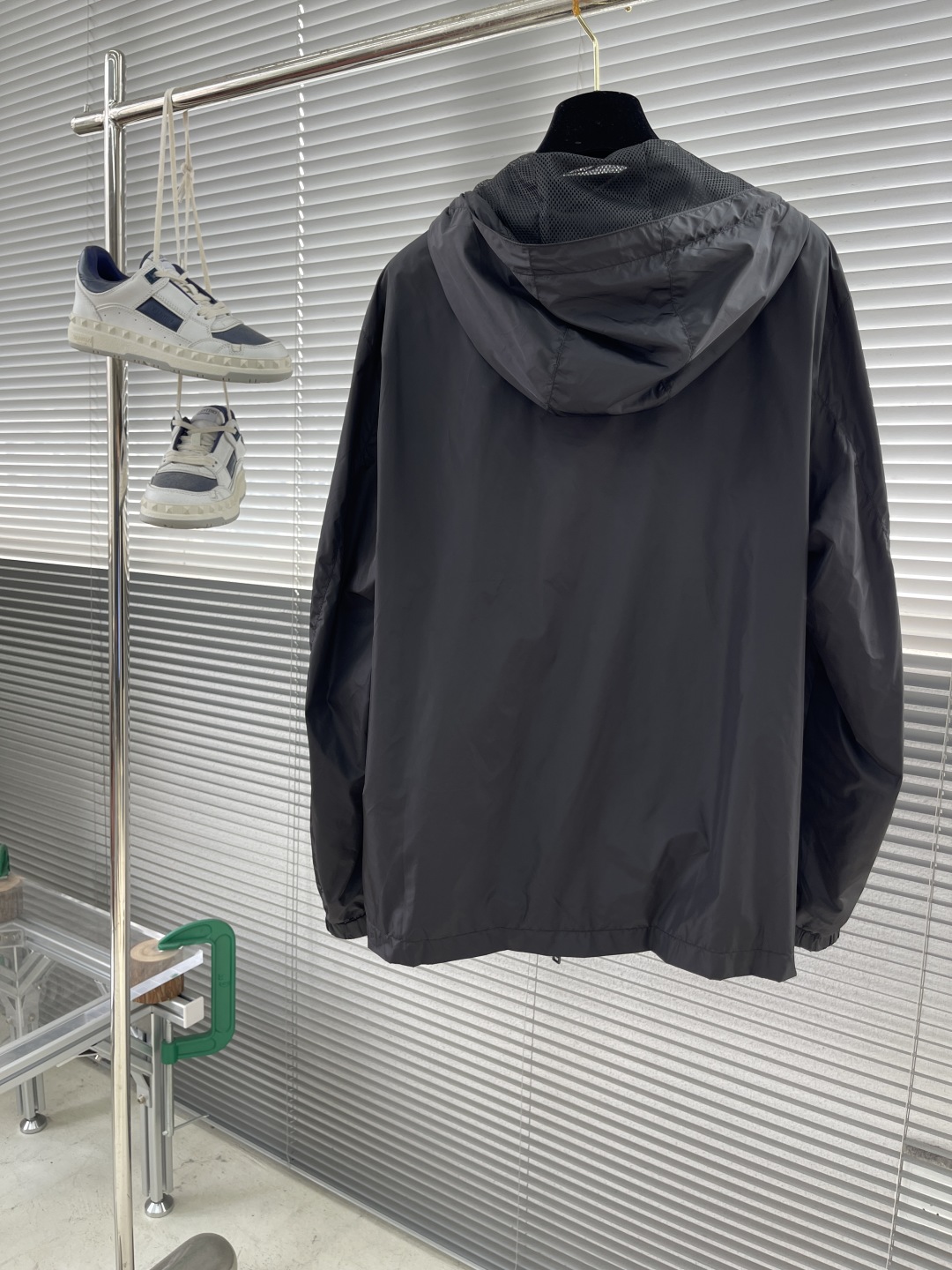 Prada Re-Nylon Hooded Jacket - Lightweight, Versatile, and Stylish 8 cmp i1740994764827 6412 0 7