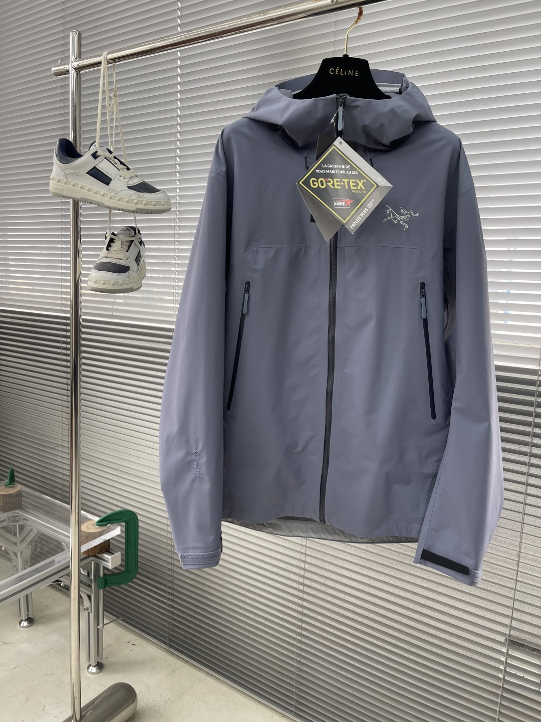 NO:524403,- Bird Home New 25 years, Beta lightweight’s upgraded Beta SL jacket is designed for alpine travel and mountainous environments. It is the lightest Beta jacket from the ancestor. It has been carefully designed to provide complete waterproof, windproof, breathable protection without sacrificing functionality or portability. Its new generation GORE-TEXePE film is light, thin, sturdy and free of PFC.C-KNIT backing technology improves comfort and breathability. The helmet-wearable StormHood provides protection without affecting the field of view, the underarm zipper is ventilated, and the RECCO reflector can help in search situations. Same model for men and women Size S-XXL S Bust 112 Long 72 Shoulder Width 50 Sleeve Length 64.5 M Bust 116 Long 74 Shoulder Width 51 Sleeve Length 66  L bust 120 clothes 76 shoulder width 52 sleeve length 67.5 XL bust 124 clothes 78 shoulder width 53 sleeve length 69 2XL bust 128 clothes 80 shoulder width 54 sleeve length 70.5 Weight 100 catties-120 catties recommended wear S 120 catties-140 catties recommended wear M 140 catties-160 catties recommended wear L 160 catties-180 catties recommended wear XL 180 catties-200 catties recommended wear 2XL manual measurement, with 1-2cm error, subject to the actual product, jil sander, jackets & coats, alexander wang19860909- 鸟家 25年新款,Beta lightweight的升级版Beta SL 夹克专为高山旅行和山地环境而设计,是始祖最轻的Beta 夹克,经过精心设计,可提供完全防水、防风、透气的保护,同时不会牺牲功能或便携性. 其新一代GORE-TEXePE膜轻、薄、坚固且不含 PFC.C-KNIT 背衬技术提高了舒适性和透气性.可佩戴头盔的StormHood 可在不影响视野的情况下提供保护,腋下拉链可通风,RECCO 反射器可在搜索情况下提供帮助. 男女同款 尺码S-XXL S胸围112衣长72肩宽50袖长64.5 M胸围116衣长74肩宽51袖长66 L胸围120衣长76肩宽52袖长67.5 XL胸围124衣长78肩宽53袖长69 2XL胸围128衣长80肩宽54袖长70.5 体重 100斤-120斤推荐穿 S 120斤-140斤推荐穿 M 140斤-160斤推荐穿 L 160斤-180斤推荐穿 XL 180斤-200斤推荐穿 2XL 手工测量,有1-2cm误差,以实物为准,,jil sander,jackets & coats,alexander wang,Men's clothing