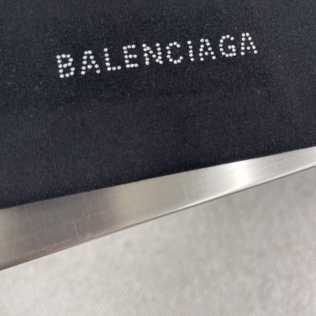Balenciaga Back Rhinestone Black Cotton Short Sleeve T-Shirt Unisex 5 cmp i1741170440278 6850 0 2