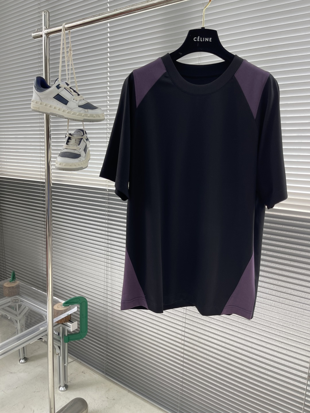 NO:130623,-Loro Piana 2025 official website latest model men's round neck short-sleeved T-shirt. The latest color matching of the official website!  Unique contrasting shoulder decoration breaks monotony. The back brand logo design hides fashion attitude, and the overall visual effect is simple without losing personality. Pursuing quality life, start with a piece of LP round neck short sleeves. Selected high-quality mercerized cotton, delicate textures show texture, each stitch has been carefully polished, and the cuffs and hem are exquisitely edging treatment, and the details show ingenuity. Size M-3XL, loro piana, loro piana, T-shirt, tees, t-shirt, alexander wang19860909-Loro Piana 2025官网最新款 男士圆领短袖T恤.官网最新配色！独特撞色肩饰,打破单调.后背品牌logo设计,暗藏时尚态度,整体视觉效果简约而不失个性.追求品质生活,从一件LP圆领短袖开始.精选上乘丝光棉,细腻纹理彰显质感,每一处针脚都历经精心打磨,袖口和下摆的精致包边处理,细节之处尽显匠心. 尺码M-3XL,,loro piana,loro piana,T-shirt,tees，t-shirt,alexander wang,Men's clothing