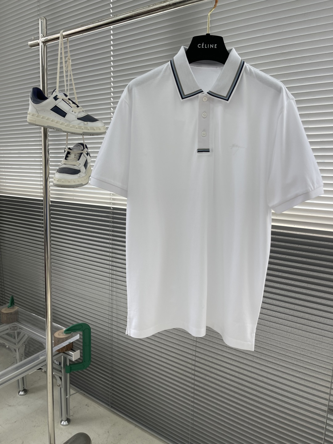 NO:130617,-Fer**gamo 2025 summer new men's lapel polo shirt, unlocks Italian elegance. The neckline design is the finishing touch of the entire short-sleeved sleeves. The simple lines outline the neat shape. The iconic brand logo is presented on the chest with exquisite embroidery technology, which is low-key and yet recognizable. Every detail shows the brand's profound heritage and persistent pursuit of the brand. High-quality fabrics are used, soft and comfortable, with excellent breathability and delicate touch. Even when worn in the hot summer, it can always be refreshed!  Code number M-3XL, T-shirt, alexander wang19860909-菲拉格木 Fer**gamo 2025夏季新款男士翻领polo衫,解锁意式优雅.领口设计是整件短袖的点睛之笔,简约线条勾勒出利落造型,标志性品牌logo以精致的刺绣工艺呈现于胸前,低调又不失辨识度,每一处细节都彰显着品牌的深厚底蕴与对品牌的执着追求.选用高品质面料,柔软舒适,透气性极佳,触感细腻,即使在炎炎夏日穿着,也能时刻保持清爽！ 码数M-3XL,,T-shirt,alexander wang,Men's clothing