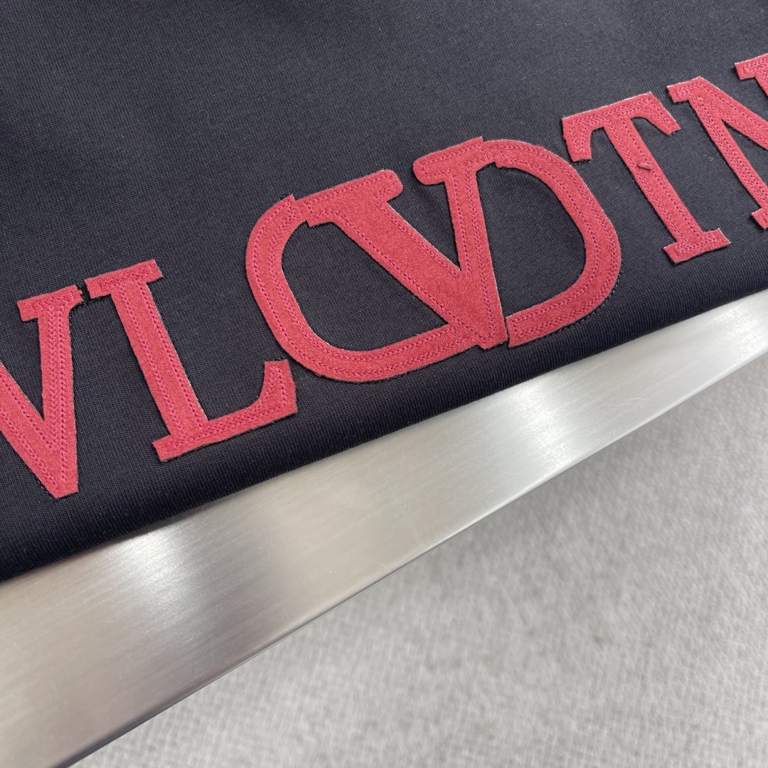 

-VLTN  2025春夏短袖系列

尺码   m-5xL
版型：微阔版型
克重：230克重 潮棉平