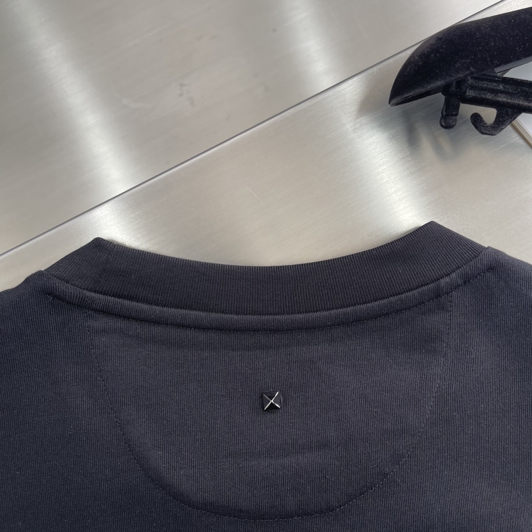 

-VLTN  2025春夏短袖系列

尺码   m-5xL
版型：微阔版型
克重：230克重 潮棉平