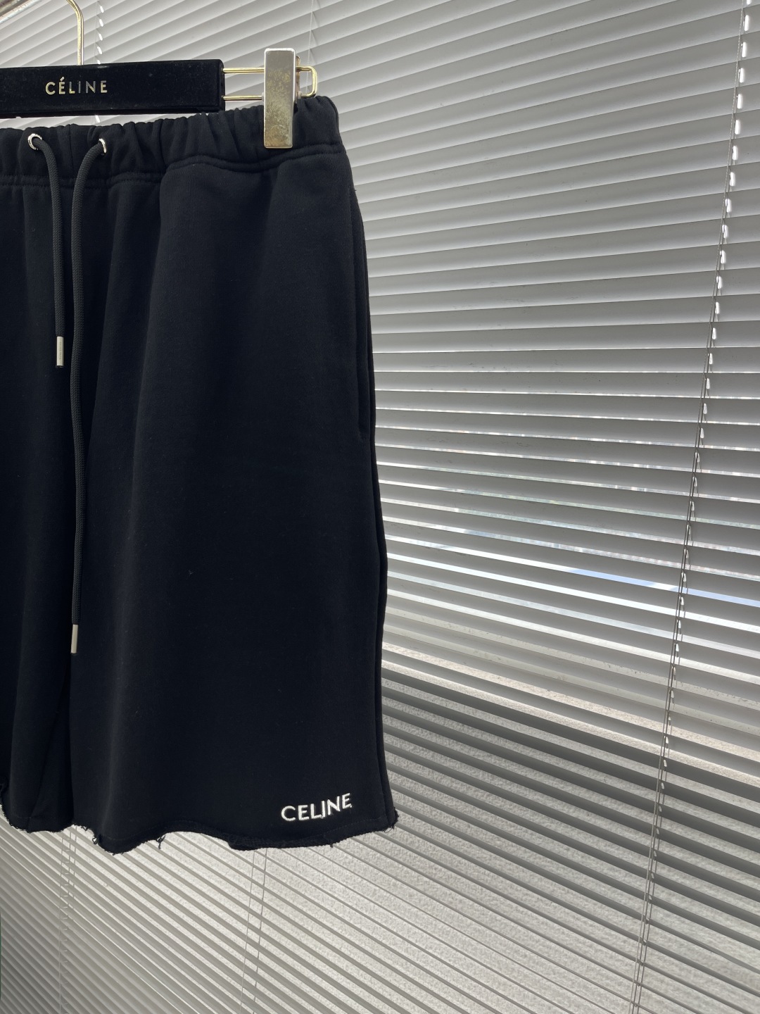 Embroidered Leisure Shorts by Celie: Comfortable, Stylish, and High-Quality Fabric for Spring Spirit. - 图片 2