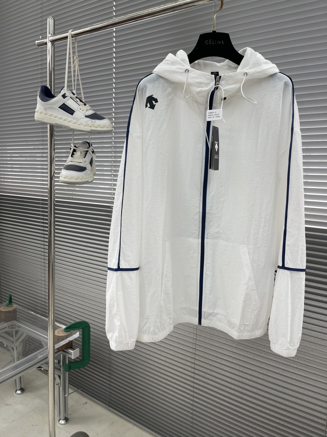 Descente Men's Lightweight Windbreaker Jacket Spring/Summer - Breathable