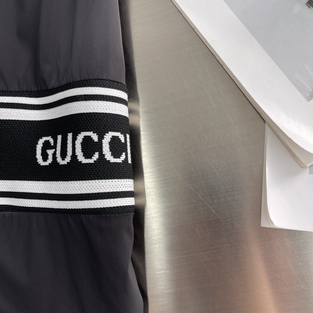 

-GUCC 25年春季新款夹克外套
上身挺括有型且具有易耐磨耐洗、不起球、色牢度高等特性，强度弹性纤