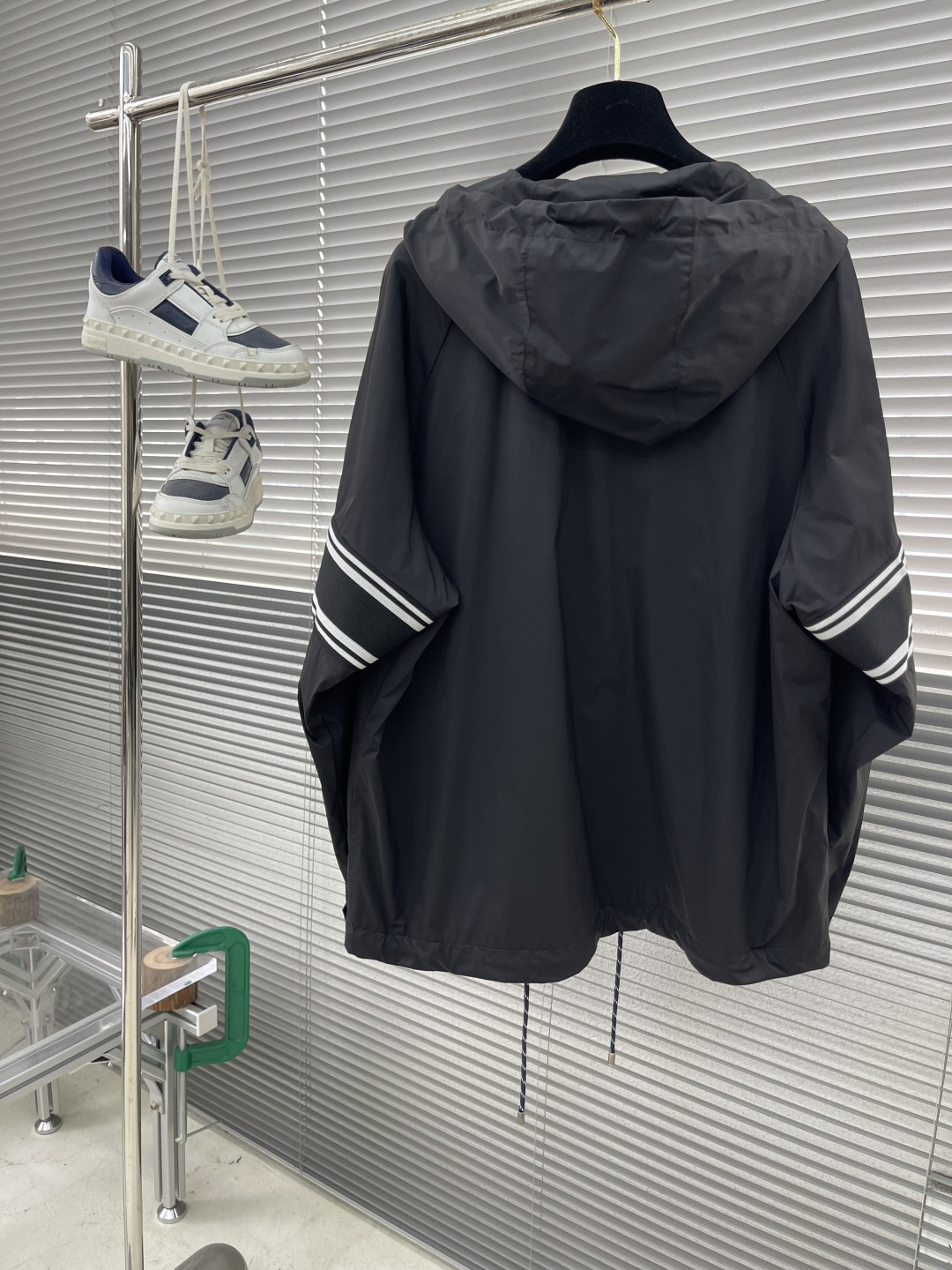 

-GUCC 25年春季新款夹克外套
上身挺括有型且具有易耐磨耐洗、不起球、色牢度高等特性，强度弹性纤