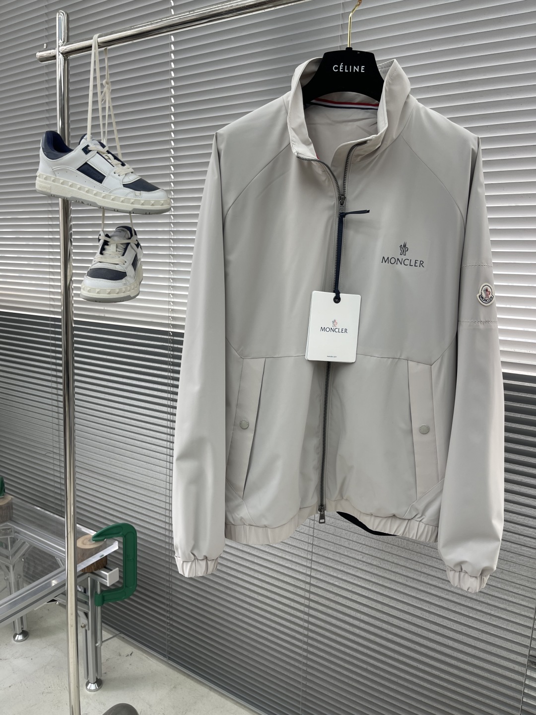 

-mon  25年春季新款夹克
品相非常完美，轻松将时髦感进阶，简约而不简单，做工极为考究严谨，走线