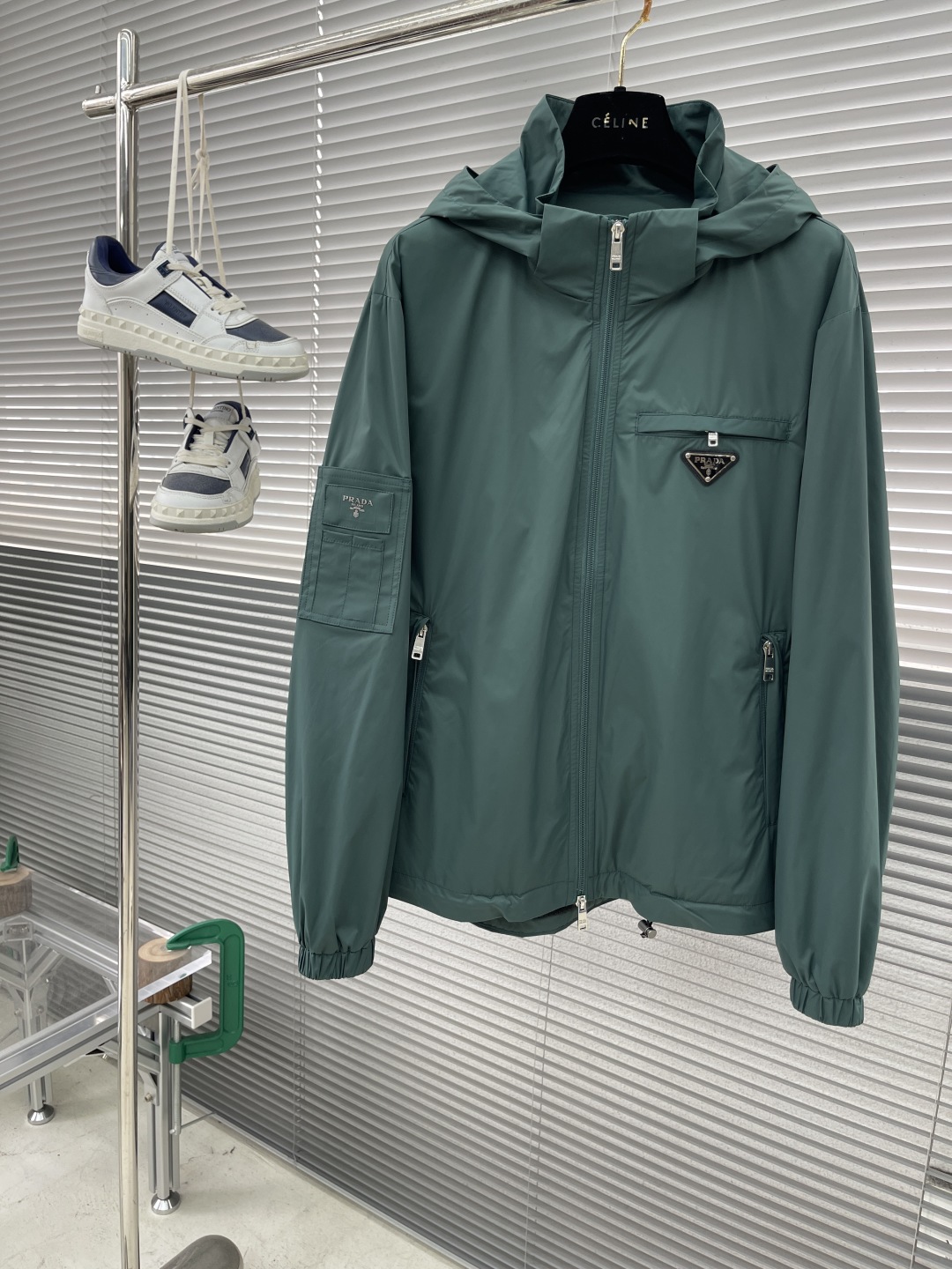 

-PRAD  25ss新款男士夹克外套，品牌元素设计理念，简约而不简单的剪裁，细节无可挑剔体现高品质