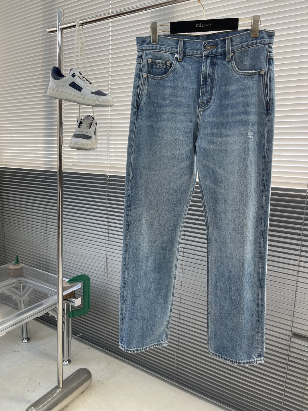 

-宽松直筒！SlP。 水洗浅蓝猫须条纹漂白男士牛仔裤！牛货对品控细节有要求的，强烈推荐入手此款
25