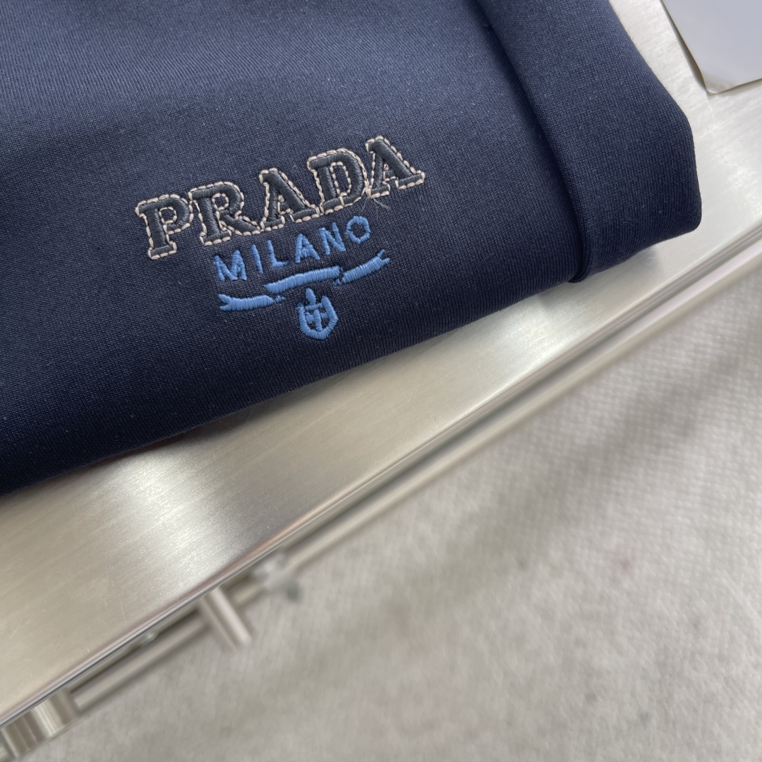 

-PRAD 空气层棉面料 春夏休闲裤子

美学的焕新诠释,演绎浓郁的格调型时尚风范,细节感和设计感强