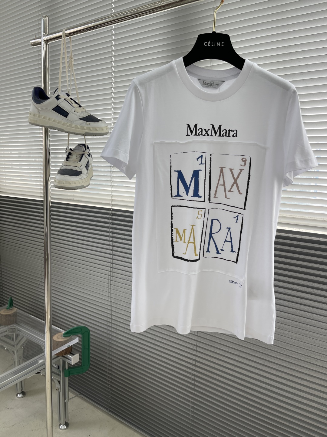 PYL\n\n-MaxMara    ss新款logo圆领T恤，高版本！\n码数：S.M.L\n\n尺码	S	M	L\n衣长			\n肩宽			\n胸围   .	 .  .