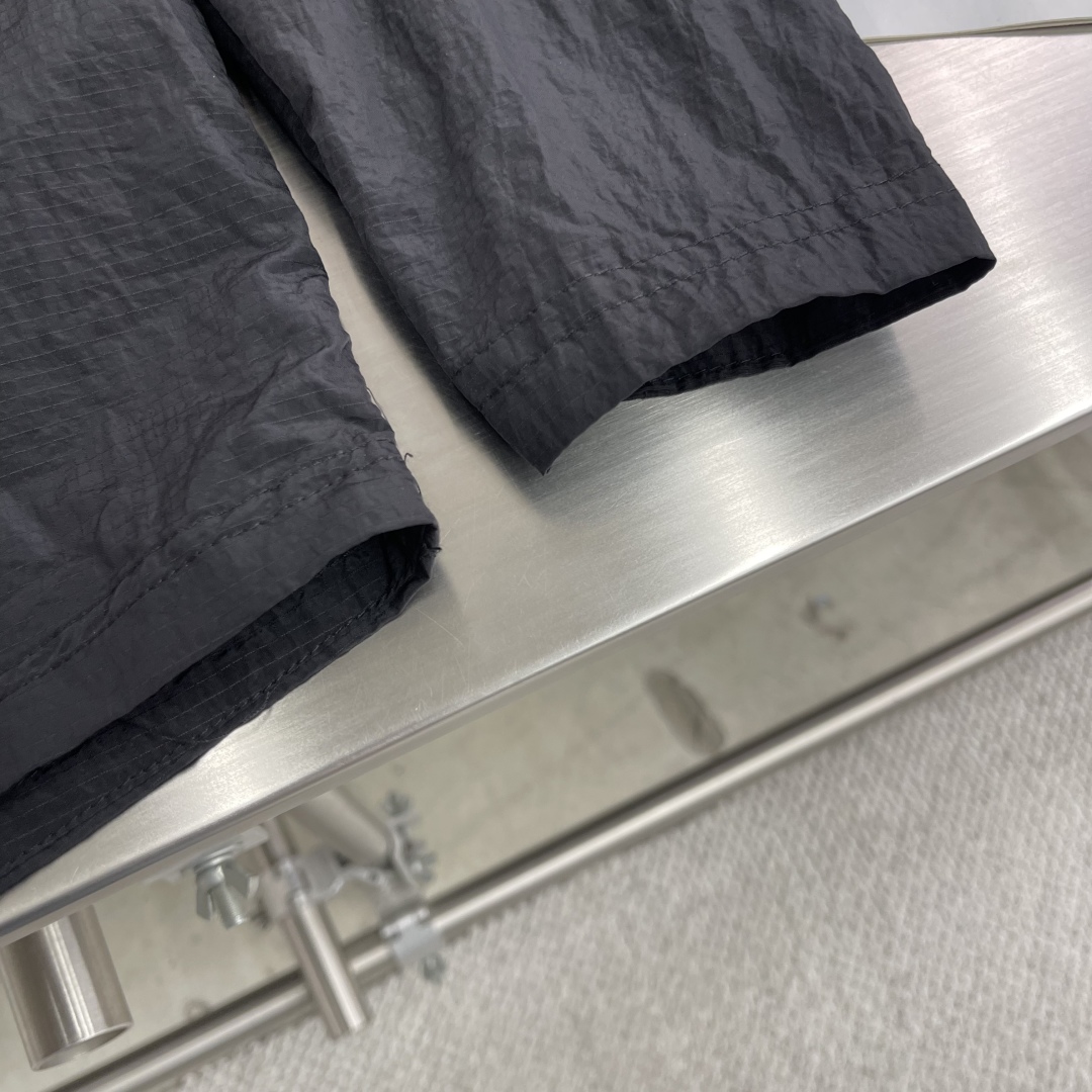 

-Stone Island 25SS早春新款休闲防晒衣！表层光滑，网眼内层舒适透气，耐洗不易变形，实