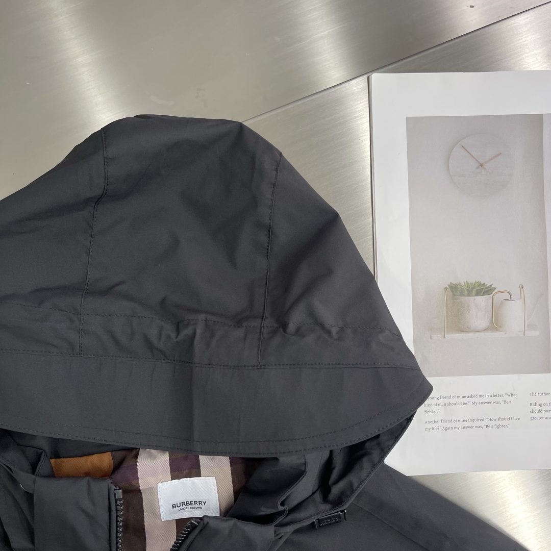 

-BBR 25春夏 男装高端梭织/风衣 系列外套 

高端精品系列，男女同款，贸易公司渠道订单，官网