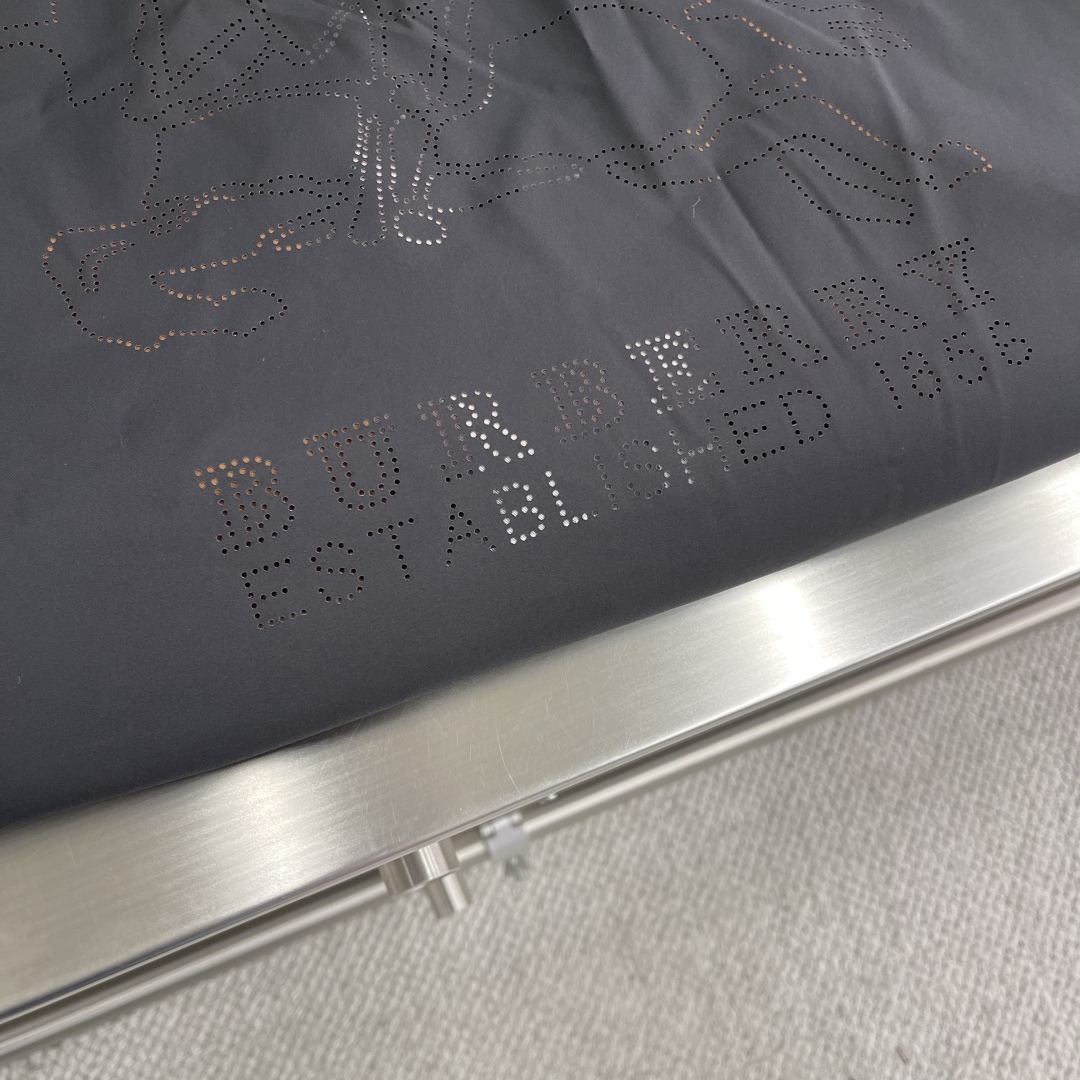 

-BBR 25春夏 男装高端梭织/风衣 系列外套 

高端精品系列，男女同款，贸易公司渠道订单，官网