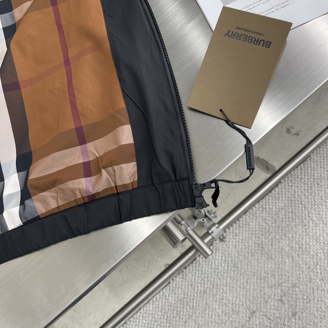 

-BBR 25春夏 男装高端梭织/风衣 系列外套 

高端精品系列，男女同款，贸易公司渠道订单，官网