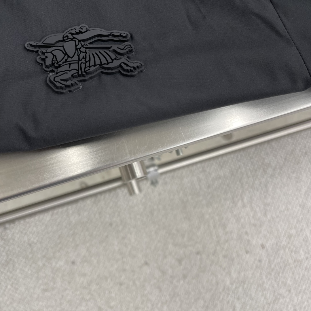 

-BBR 25春夏 男装高端梭织/风衣 系列外套 

高端精品系列，男女同款，贸易公司渠道订单，官网