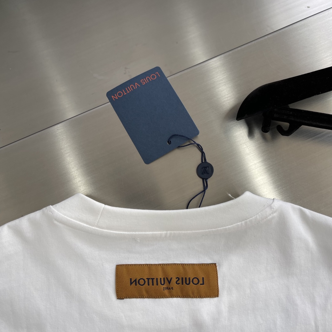 Louis Vuitton Men's White Cotton T-Shirt With Embroidered Logo 7 cmp i1742120694824 4942 0 4