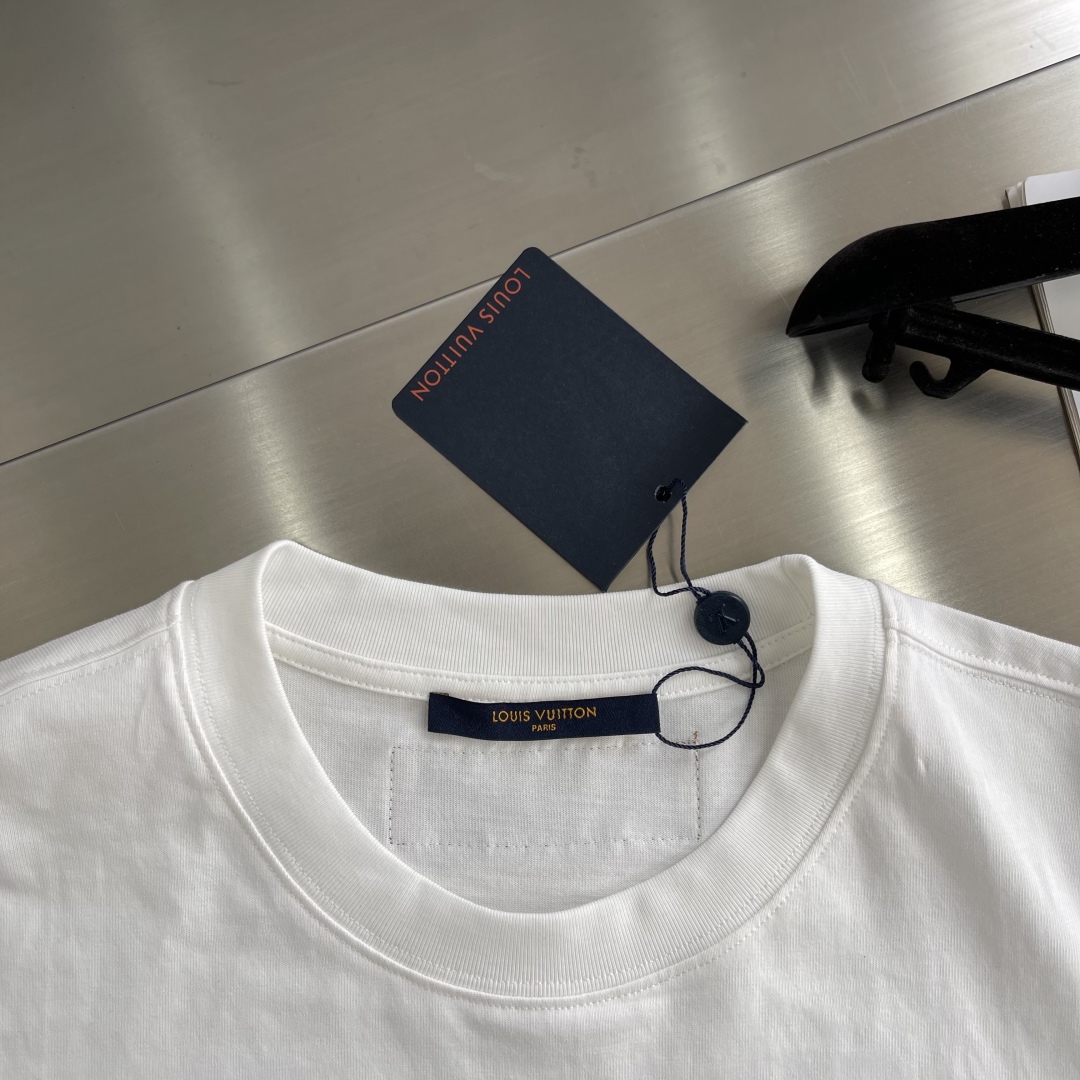 Louis Vuitton 2025SS Hand-Painted Logo T-Shirt, Short Sleeve, Fashionable 3 cmp i1742121717539 9614 0 0