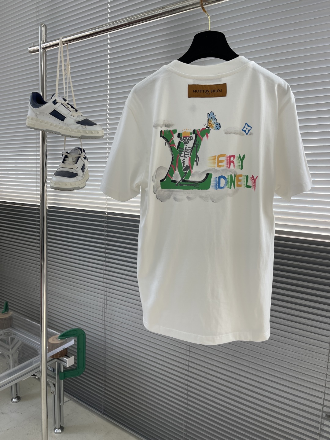 Louis Vuitton 2025SS Hand-Painted Logo T-Shirt, Short Sleeve, Fashionable 8 cmp i1742123402485 1309 0 7