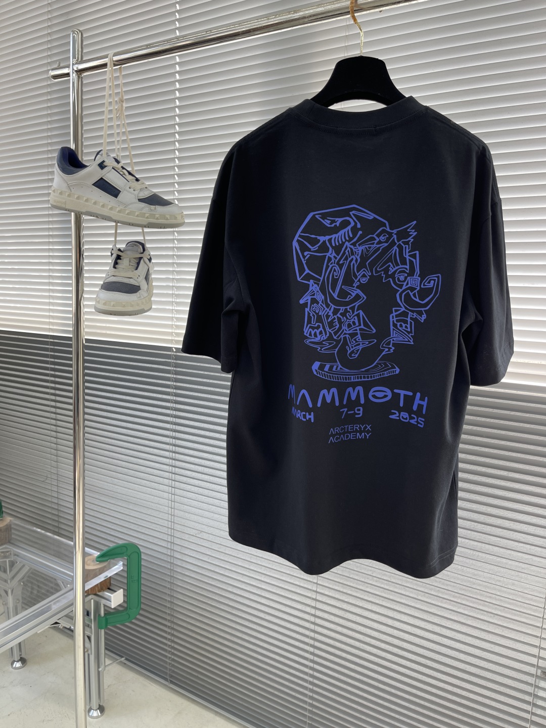 Arc'teryx Men's Black Cotton Short Sleeve T-Shirt With Logo Print 8 cmp i1742123671708 3769 0 7