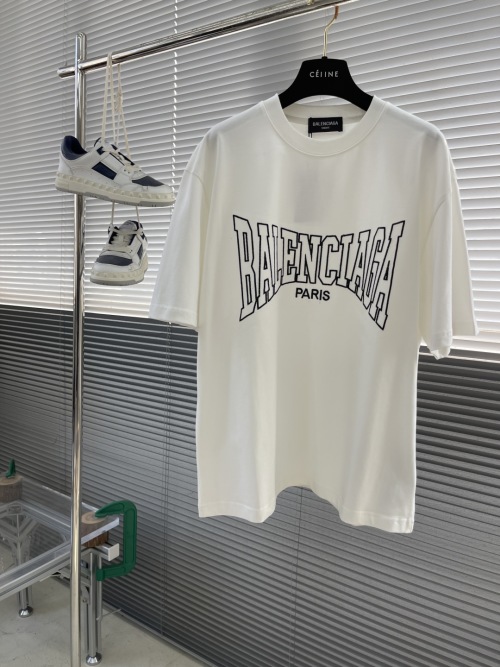 Balenciaga 2025SS Crew Neck Short Sleeve T-Shirt - Classic Logo Design 1 Balenciaga 2025SS Crew Neck Short Sleeve T-Shirt - Classic Logo Design