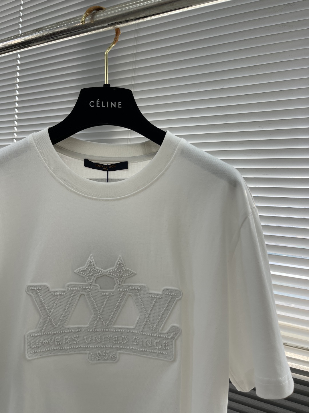 Louis Vuitton Men's White Cotton T-Shirt With Embroidered Logo 2 cmp i1742124225114 7497 0 6