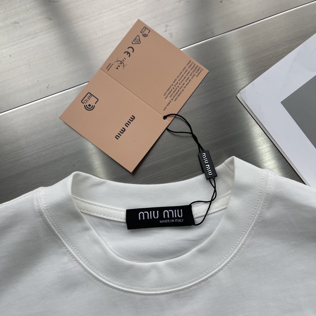 Miu Miu Women's 2025SS Round Neck Short Sleeve T-Shirt with Logo Design 3 cmp i1742202834646 4924 0 0