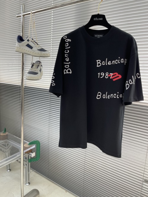 Balenciaga 2025SS Round Neck Short Sleeve T-Shirt with Classic Logo Design 1 Balenciaga 2025SS Round Neck Short Sleeve T-Shirt with Classic Logo Design
