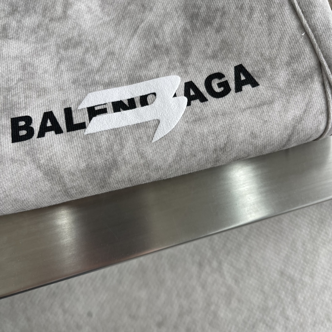 Balenciaga 2025 Spring/Summer Classic Grey Sweatpants - Stylish and Comfortable 4 cmp i1742293739229 1508 0 2