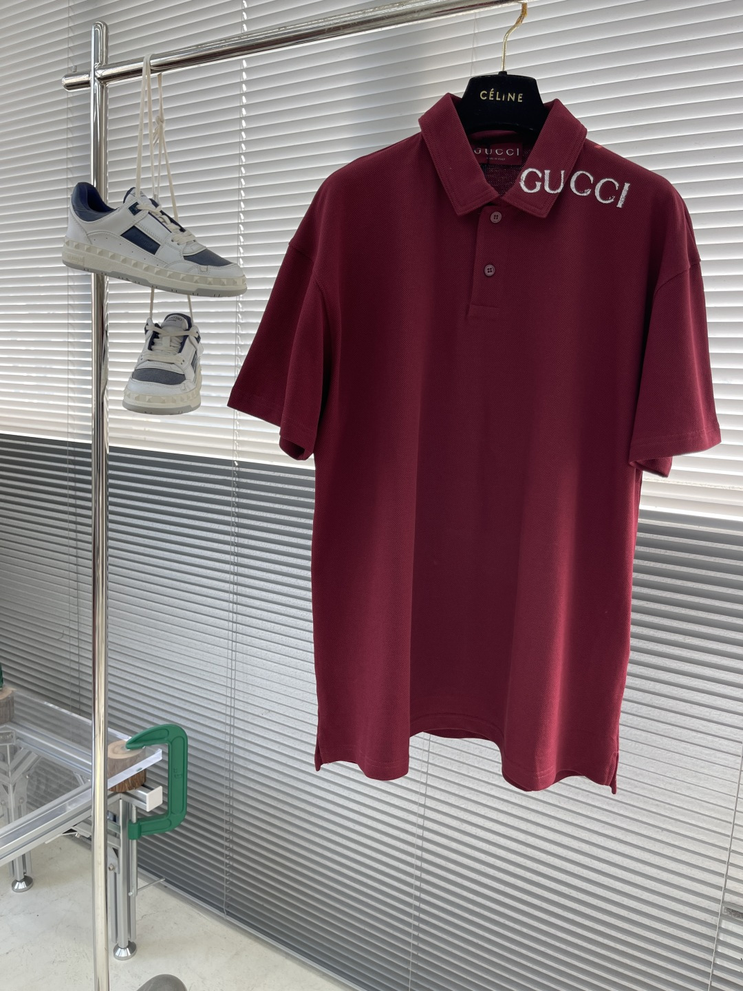 NO:135904,GUCC 25ss early spring new series offers a variety of classic style items, knitted sweaters and Polo shirts are soft in texture, and they are introverted and ingenious details, making daily styles more charming. This Polo shirt is inspired by elastic beads and floors, and is wonderfully embellished with Gucc prints. Size S.M.L Size SML 717375 Shoulder width 485052 Bust 535557, gucci, alexander wang19860909GUCC 25ss早春新款系列挚献多款经典风格单品,针织衫和Polo衫质感柔软,以内敛巧致细节出彩,令日常造型更显迷人.这款Polo衫以弹力珠地棉匠心演绎,精彩缀饰Gucc印花. 码数S.M.L 尺码SML 衣长717375 肩宽485052 胸围535557,,gucci,alexander wang,Men's clothing