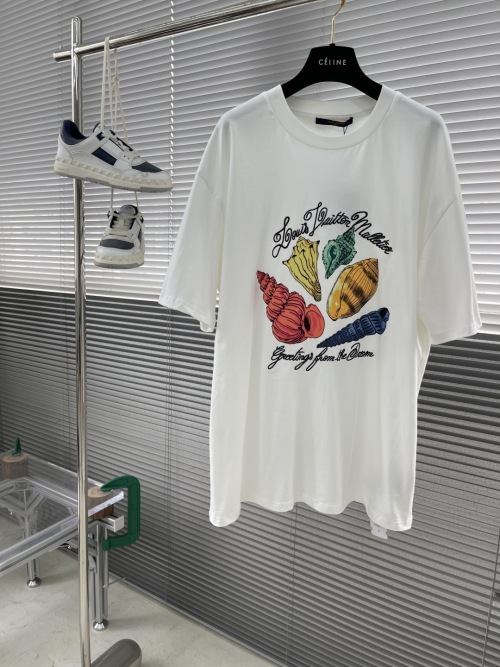 Louis Vuitton White Cotton T-Shirt with Seashell Print - Relaxed Fit 1 Louis Vuitton White Cotton T-Shirt with Seashell Print - Relaxed Fit