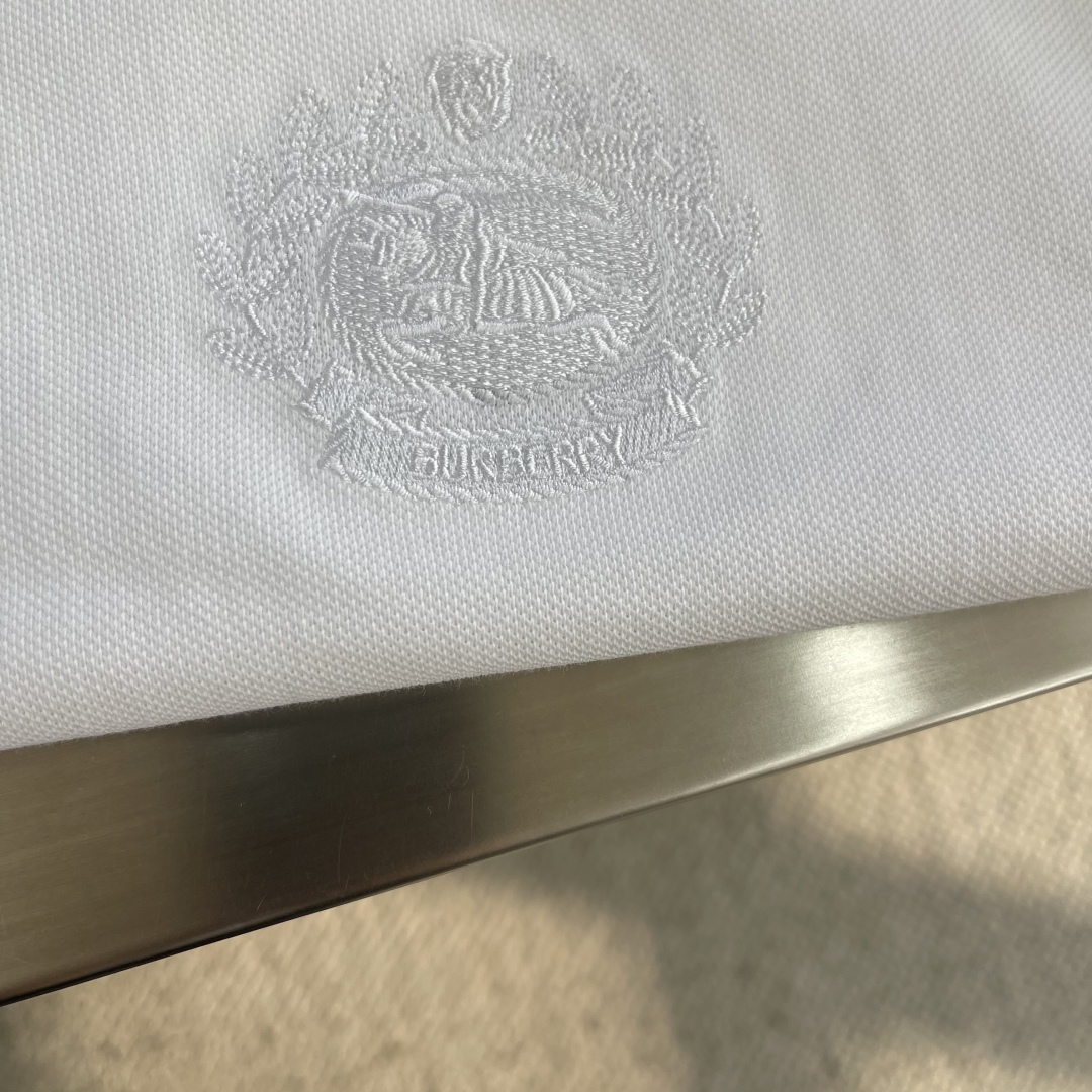 Burberry White Cotton Piqué Polo Shirt with Equestrian Knight Design 4 cmp i1742379932795 4891 0 1
