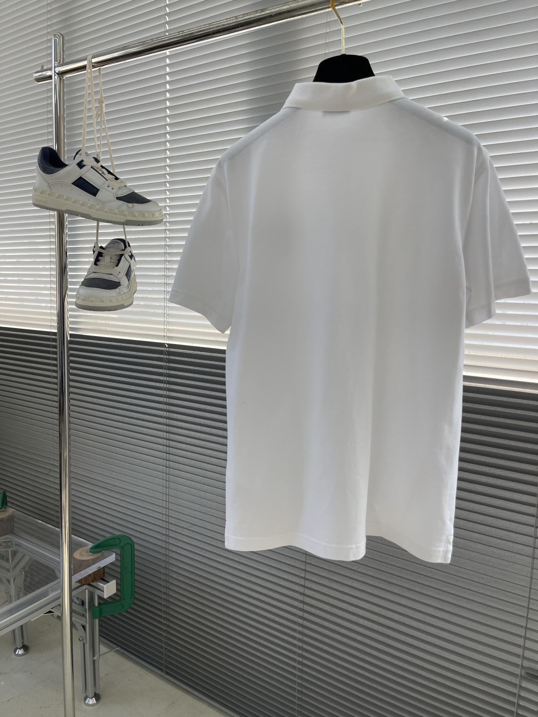 Burberry White Cotton Piqué Polo Shirt with Equestrian Knight Design 8 cmp i1742381952254 950 0 7