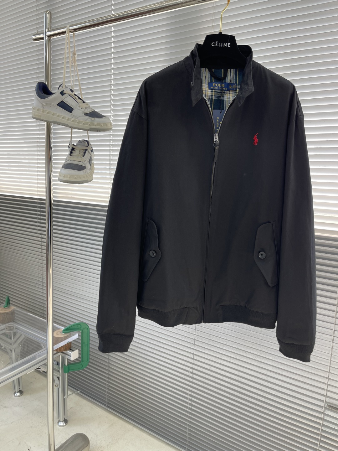 NO:952797,(M/1  122 126130,,loro piana,jackets & coats,jackets & coats,19860909（M/1 XL/1） -Ralph Lauren拉夫劳伦 经典老钱风立领行政老干部情侣复古美式立领拉链夹克外套 - 胸前精美小标刺绣 - 中性设计 男女百搭 - 内里定制格纹 复刻原版 尺码: S-XL S MLXL 衣长69 71 73 75 肩宽48 49 50 51 胸围 118 122 126130,,loro piana,jackets & coats,jackets & coats,,Men's clothing