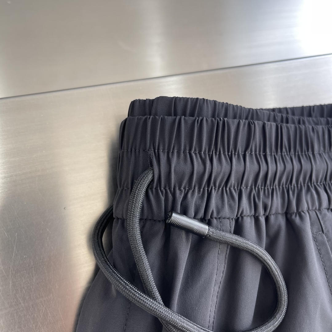Y-3 Yamamoto Yohji Black Nylon Cargo Pants | Breathable & Comfortable 2 cmp i1742466192808 8730 0 0