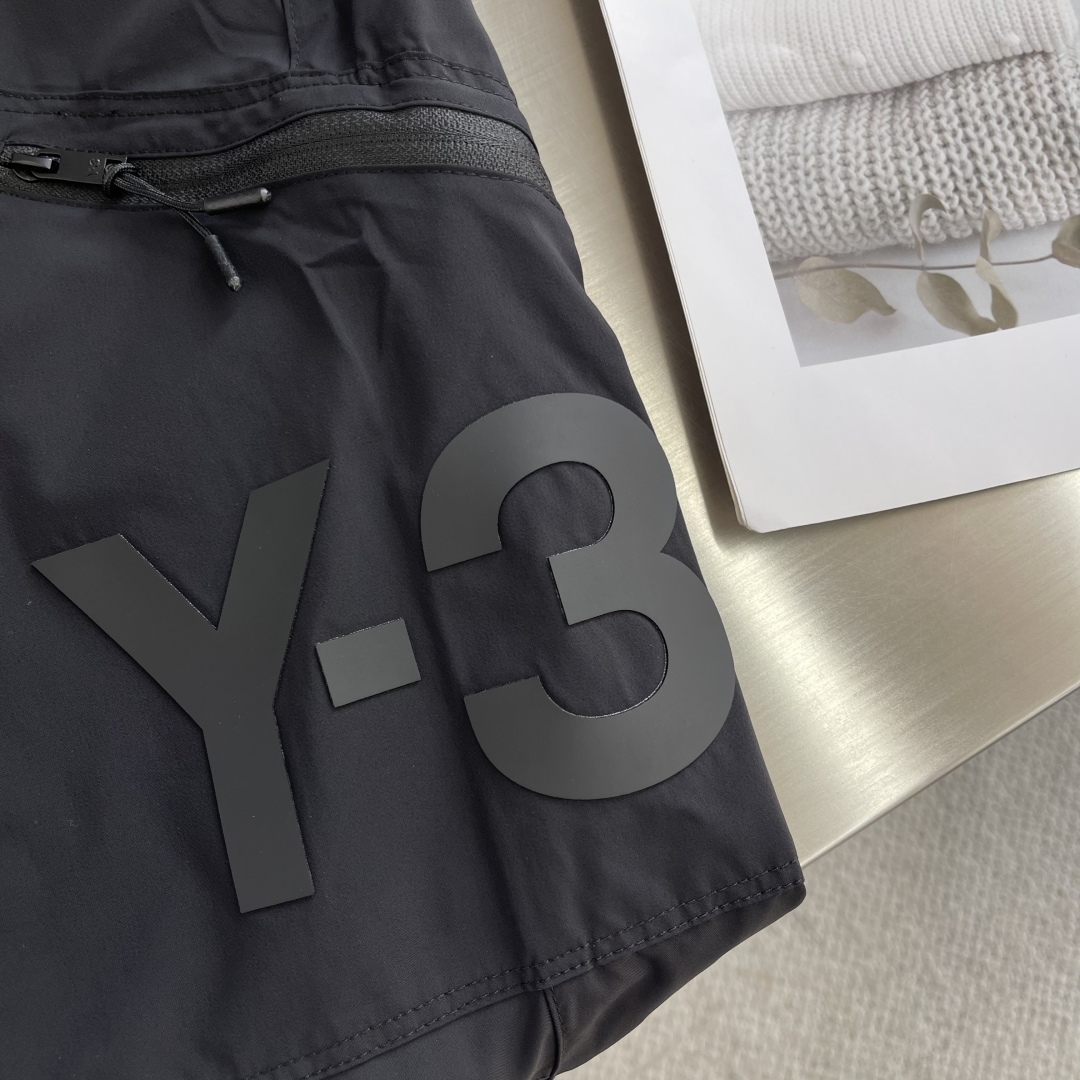 Y-3 Yamamoto Yohji Black Nylon Cargo Pants | Breathable & Comfortable 5 cmp i1742466192816 2311 0 3