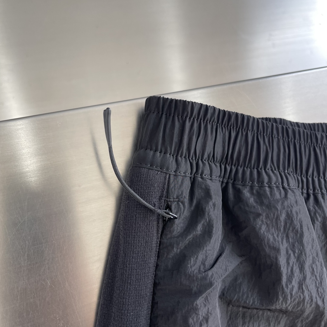 Stone Island 2025 Spring Black and Gold Metallic Thread Pants - Upgrade 4 cmp i1742466387394 901 0 1