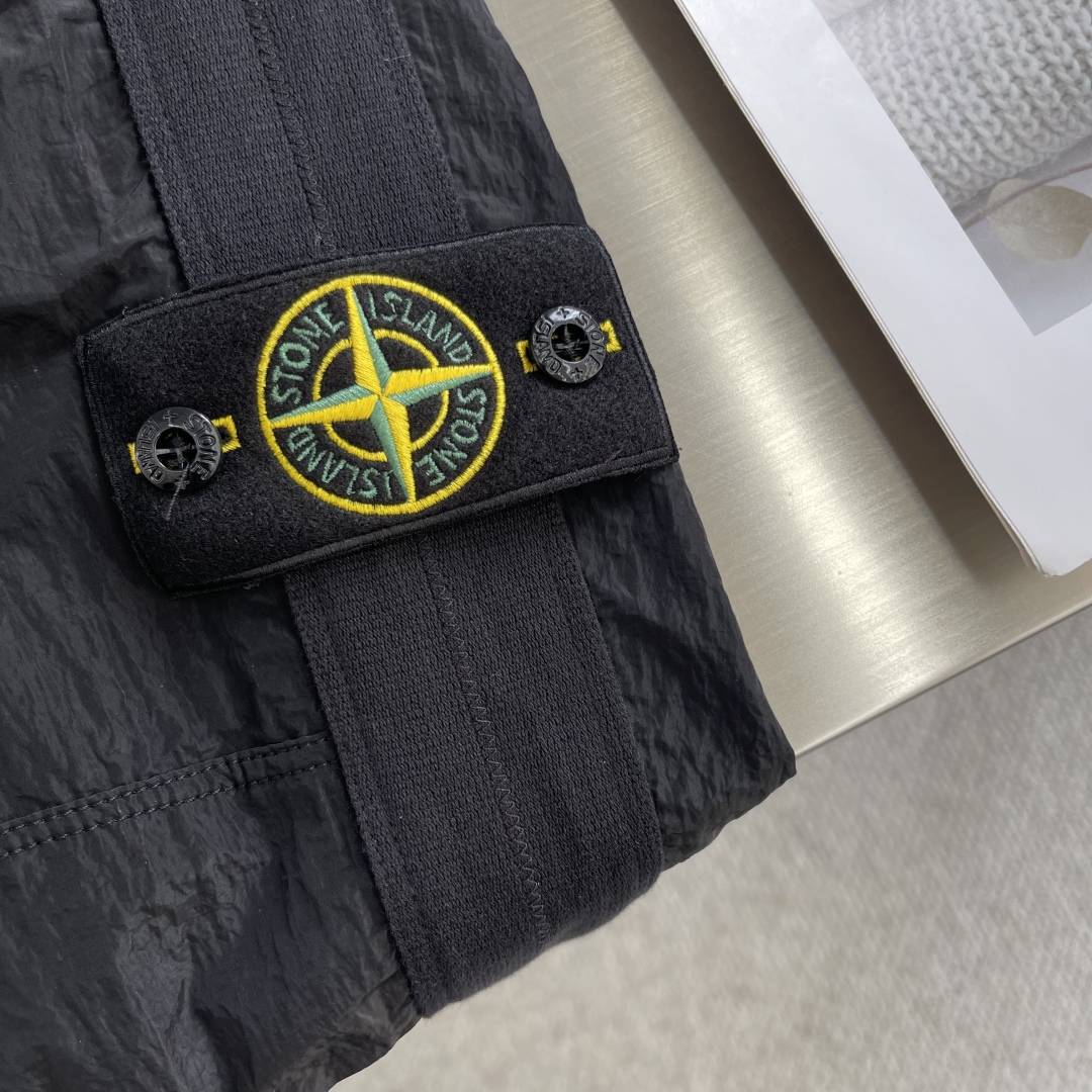 Stone Island 2025 Spring Black and Gold Metallic Thread Pants - Upgrade 5 cmp i1742466388221 2557 0 2