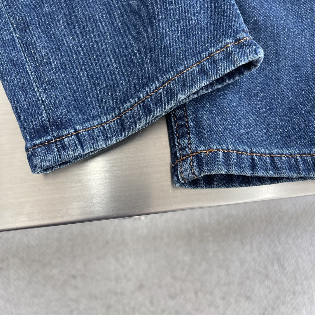 Loewe Men's 2025 Spring/Summer Collection Premium Cotton Denim Jeans 6 cmp i1742466518447 9074 0 3